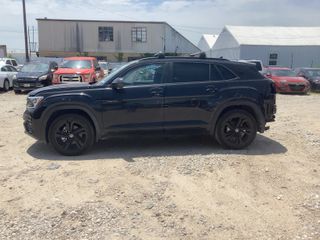 2026 Volkswagen Atlas Cross Sport SEL R-Line Black - Exterior Side Driver Image